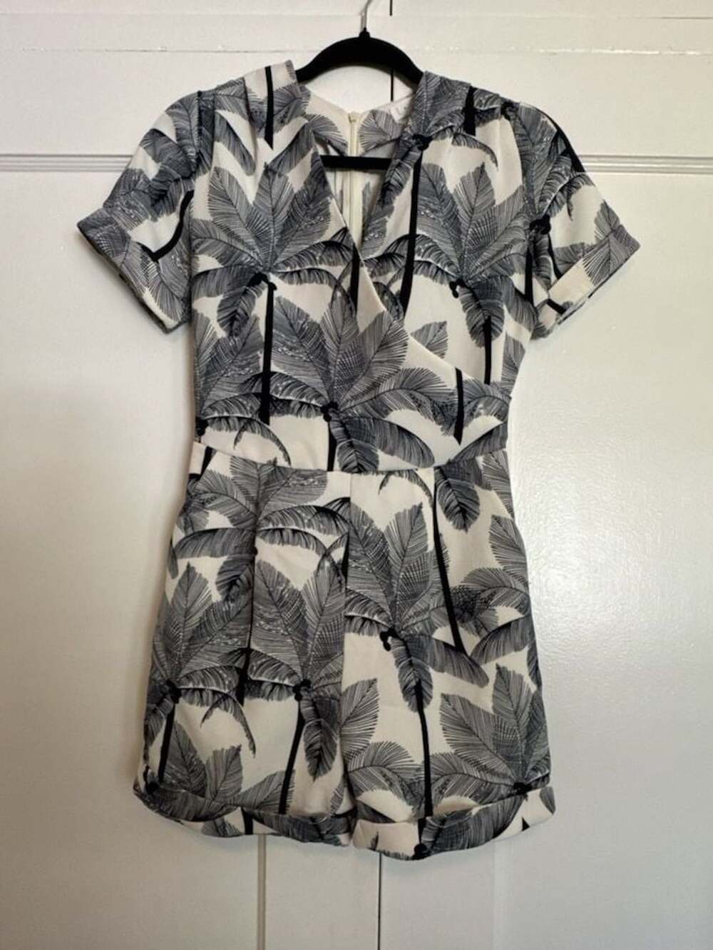 Leith Navy Blue and White Palm Tree Print Short Romper Size XS Tropical Vacation